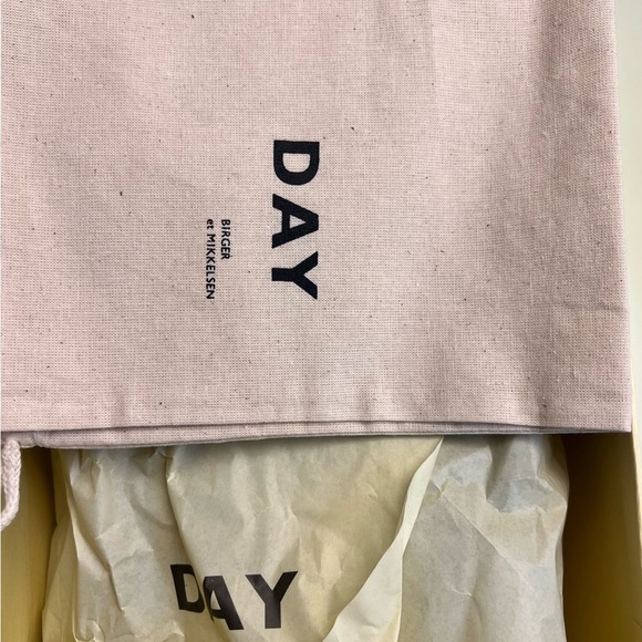 European FASHION: DAY Green Heeled Sandals with Square Toe - Picture 6 of 6